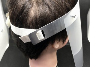 ゴムバンドの長さは自由に調整でき頭部へしかっり固定できます。
